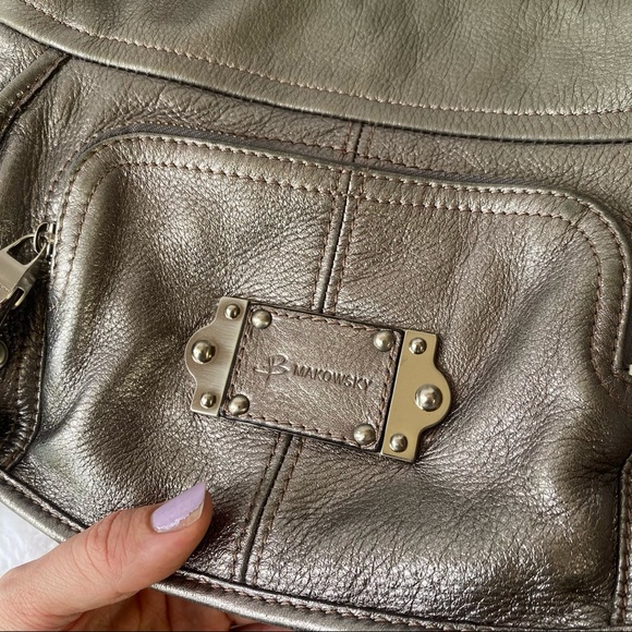 B. Makowsky 100% Leather Silver Small Shoulder Bag - Picture 2 of 14